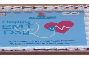 बहराइच: केक काटकर मनाया एनईएमटी दिवस, बांटी मिठाई