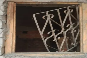 हरदोई: सीएससी सेंटर में हुई चोरी, खिड़की तोड़ कर 10 गैस सिलेंडर और सोलर प्लेट उड़ा ले गए चोर