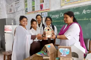 हल्द्वानी: महिला महाविद्यालय से जंतु विज्ञान की छात्राओं ने दिया गौरैया संरक्षण का संदेश