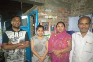 पीलीभीत: जब अपनो ने नहीं दिया साथ तब थामा अखबार का हाथ