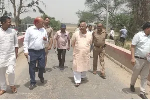 अयोध्या: सांसद ने दुर्घटना बाहुल्य नहर पुल का किया निरीक्षण, अधिकारियों को दिये आवश्यक दिशा निर्देश
