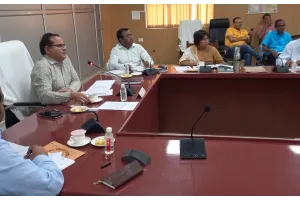 अयोध्या विजन की समीक्षा के दौरान भड़के मंडलायुक्त, कहा- परियोजनाओं की रिपोर्टिंग में अधिकारियों ने की खानापूर्ति