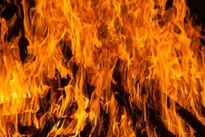 बरेली: महज 12 घंटे से पहले ही फरीदपुर में दूसरे ट्रक में लगी आग, लाखों का माल खाक