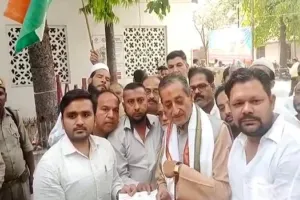 मुरादाबाद : ‘सांप्रदायिक सौहार्द बिगाड़ने वालों पर हो कार्रवाई’, कांग्रेसियों ने कलेक्ट्रेट पर प्रदर्शन कर की मांग