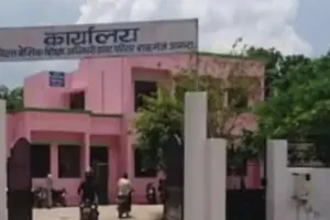 आगरा: 123 स्कूलों के हेडमास्टरों को जारी हुई नोटिस, रोका गया वेतन