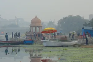 लखनऊ: पुनीत सागर अभियान के तहत एनसीसी कैडेटों ने गोमती नदी के कुड़िया घाट में करवाई सफाई