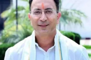 लखनऊ: सड़कों को अभियान चलाकर अतिक्रमण मुक्त कराने के दिए निर्देश