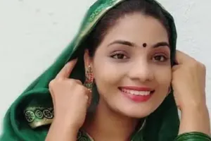 लखनऊ: लोक गायिका नेहा सिंह राठौर की बढ़ी मुश्किलें, वीडियो जांच के लिए भेजा गया फॉरेंसिक लैब 