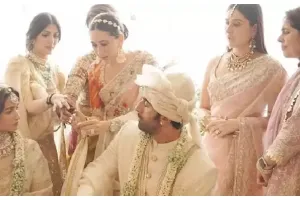 Alia-Ranbir Wedding: बहनों ने किया आलिया-रणबीर का गठबंधन, देखें फोटो