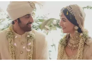 रणबीर-आलिया को आशीर्वाद देने पहुंचे किन्नर, शगुन में मांगे एक लाख…