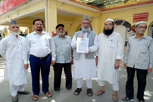 मुरादाबाद : इंडियन यूनियन मुस्लिम लीग ने कलेक्ट्रेट पर किया प्रदर्शन, कहा- अराजकता फैलाने वालों के खिलाफ हो कार्रवाई