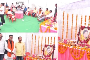 लखनऊ: हिंदू आर्मी चीफ की पत्नी की हुई श्रद्धांजलि सभा, उमड़ी राजनीतिक और सामाजिक लोगों की भीड़