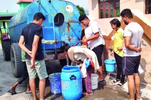 गजब हाल: गर्मी में पानी के लिए हाहाकार, महज एक टैंकर के भरोसे नैनीताल से लेकर भीमताल