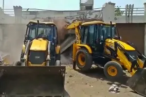 दिल्ली में बुलडोजर की गरज जारी, मंगोलपुरी में स्टेडियम और अन्य इलाकों में चलाया गया अतिक्रमण रोधी अभियान