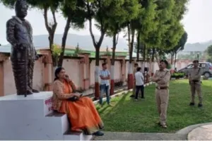 Champawat By Election: धरने पर बैठीं कांग्रेस प्रत्याशी निर्मला गहतोड़ी, भाजपा पर लगाया चुनाव प्रभावित करने का आरोप