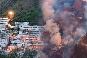 जम्मू: वैष्णो देवी मंदिर के पास जंगलों में लगी आग