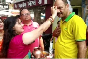 हल्द्वानी: सोलह शृंगार कर पति की लंबी उम्र के लिए रखा वट सावित्री व्रत, भजनों पर झूमीं महिलाएं… देखें VIDEO