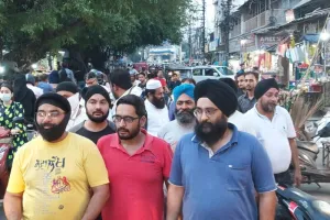 बरेली: कुतुबखाना पुल का व्यापारी कर रहे विरोध तो सोशल मीडिया पर भी पक्ष में चल रही मुहिम