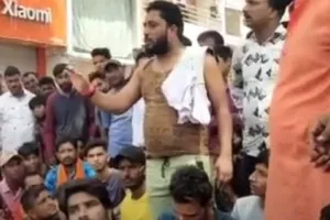 रतलाम: गौवंश के अवशेष मंदिर में फेंकने से तनाव का माहौल