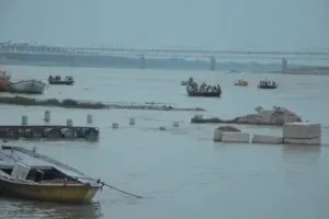 वाराणसी: काशी में बन रहे बारिश के आसार, तेज हवा से मौसम हुआ सुहाना