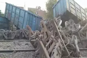 फर्रुखाबाद-कानपुर रूट पर मालगाड़ी के डिब्बे पटरी से उतरे, रेल यातायात हुआ प्रभावित