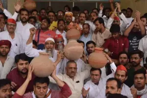 कानपुर: जलापूर्ति ठप होने पर सपा विधायकों ने किया विरोध प्रदर्शन, जलकल विभाग के जीएम को सौंपा ज्ञापन