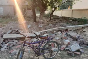 बहराइच: योगी सरकार का एक्शन जारी, अवैध निर्माण पर फिर चला बुलडोजर, ग्रामीणों से कराया गया कब्जा मुक्त