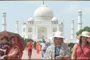 ताजनगरी में उमस से परेशान हुए लोग, मौसम विभाग ने कहा- कल से लू भी सताएगी