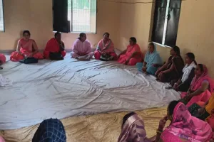 बहराइच: TLM प्रशिक्षण का हुआ आयोजन, स्थानीय वस्तुओं से सामग्री बनाने की दी गई जानकारी