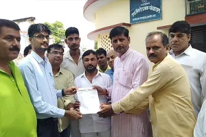 अयोध्या: सरकार पर तानाशाही का आरोप लगा कांग्रेस ने किया प्रदर्शन