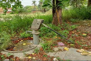 बाराबंकी: CHC हैदरगढ़ में पीने के पानी का गंभीर संकट, बालू उगल रहे यहां के सभी हैंडपंप