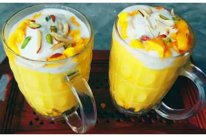 गर्मियों में बनाएं Chilled Mango Milkshake, छटपट करें तैयार
