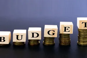 यूपी के बजट 2022-23 में किसान कल्याण पर जोर, इस साल लगेंगे 15 हजार सोलर पंप