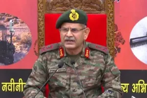 जम्मू-कश्मीर में घुसपैठ की फिराक में 200 आतंकवादी- जनरल उपेंद्र द्विवेदी