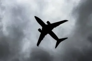 एयरपोर्ट पर लैंडिंग से ठीक पहले काल बैसाखी तूफान में फंसा स्पाइसजेट का विमान, 40 यात्री घायल