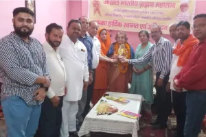 बरेली: पूर्व प्रोफेसर को समाज के लोगों ने किया सम्मानित