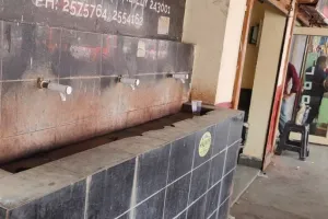 बरेली: तपती गर्मी में पानी को तरस रहे यात्री, बस स्टैंड पर नहीं है पेयजल