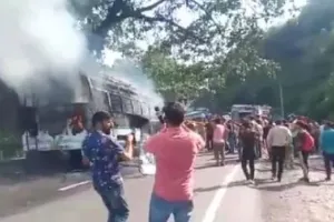 कटरा से जम्मू जा रही बस बनी आग का गोला, 4 श्रद्धालुओं की मौत, 20 झुलसे