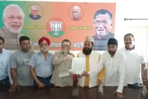 बरेली: कुतुबखाना पुल के विरोध में संतोष गंगवार से मिले व्यापारी