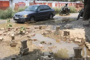 बरेली: एलआईसी कालोनी मोड़ से निकलना हुआ मुश्किल