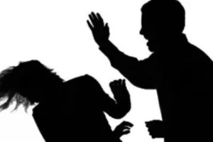 पीलीभीत: पुलिस मिशन शक्ति चला रही, विभाग के लिपिक ने पत्नी को पीट दिया