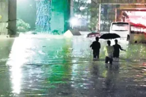 बारिश का कहर: 3 राज्यों में बिजली गिरने और बाढ़ की चपेट में आने से करीब 57 लोगों की मौत