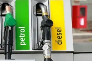 बरेली: डीजल और पेट्रोल पर एक्साइज ड्यूटी कम होने पर लोगों में खुशी