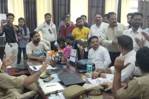 बरेली: दूसरे समुदाए को जमीन बेचने पर हिंदू समुदाय में रोष, कोतवाली पहुंचे दोनों पक्ष