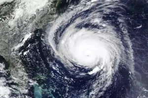 बंगाल की खाड़ी में मंडरा रहा तूफान, रविवार तक चक्रवात में बदलने की आशंका