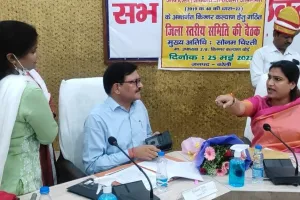 बरेली: बैठक में समिति से जुड़े सदस्यों के न पहुंचने पर भड़कीं उपाध्यक्ष सोनम किन्नर, डीएम से भी जताई नाराजगी