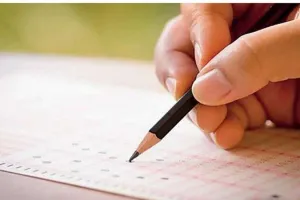 बरेली: एलएलबी की परीक्षा में कपड़े पर नकल लिखकर लाई छात्रा