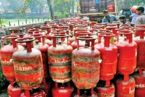 प्रयागराज: बढ़ते सिलेंडर के दाम से परेशान हुए आमजन, 9 महीने में बढ़े 143 रुपये