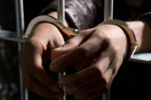 बरेली: तहसीलदार सदर से गाली-गलौज, अभिलेख फाड़े, पुलिस ने हिरासत में लिया