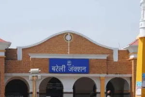 बरेली: ट्रेन में चोरी यात्री का जूता ढूंढेगी बरेली जंक्शन जीआरपी